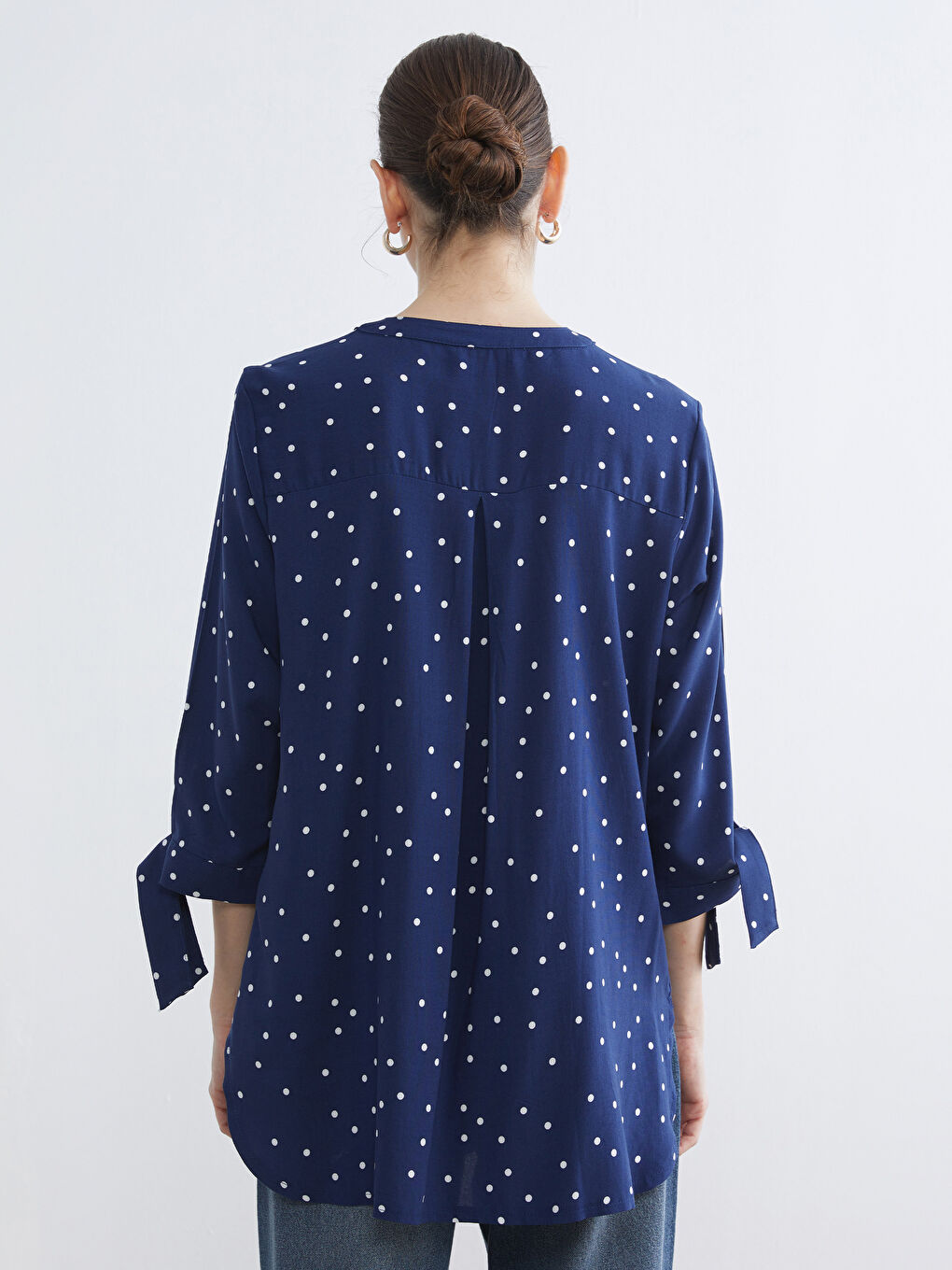 Lacivert Kaçık Yaka Puantiyeli Bluz-3