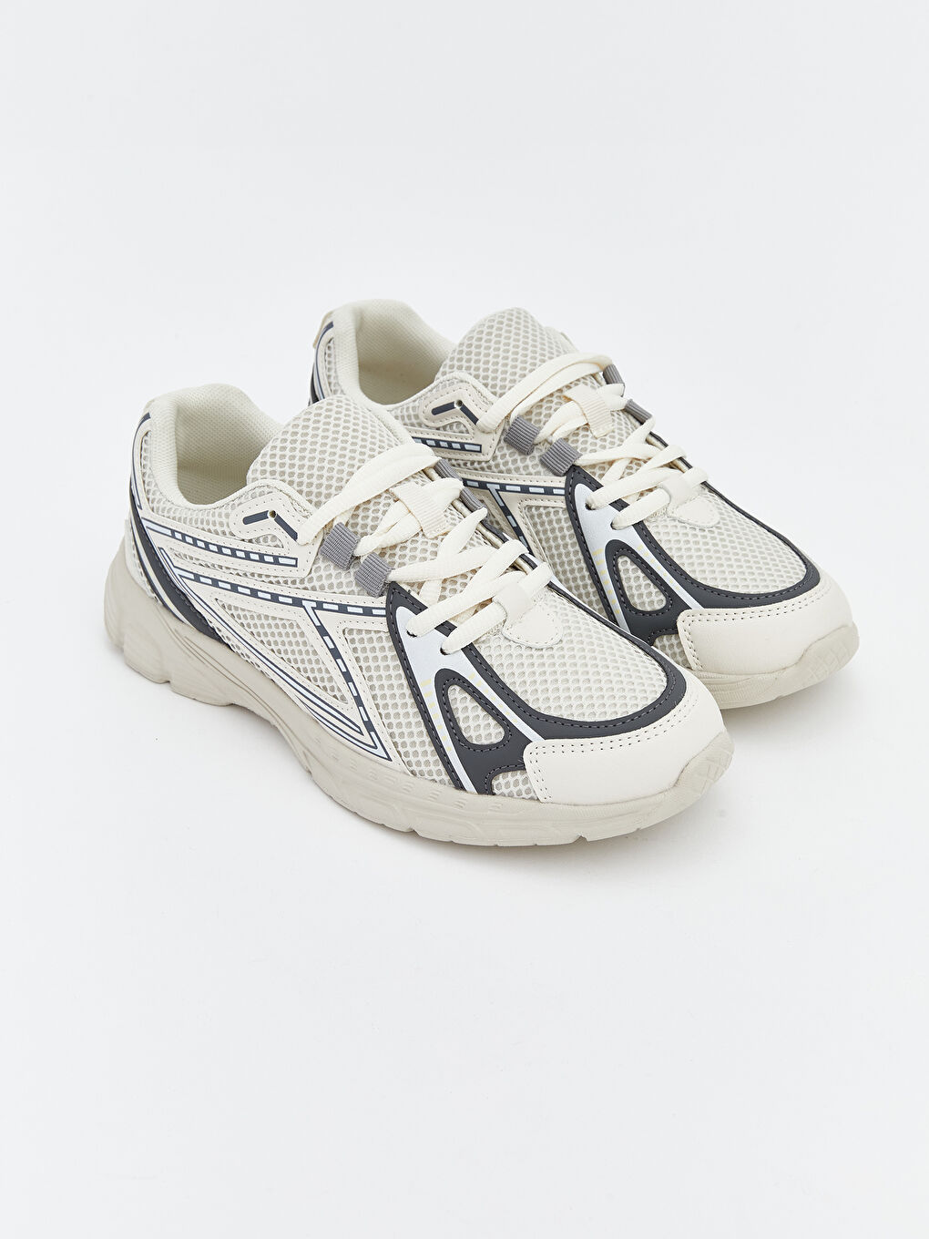 پێڵاوی وەرزشی بێجی کوڕ