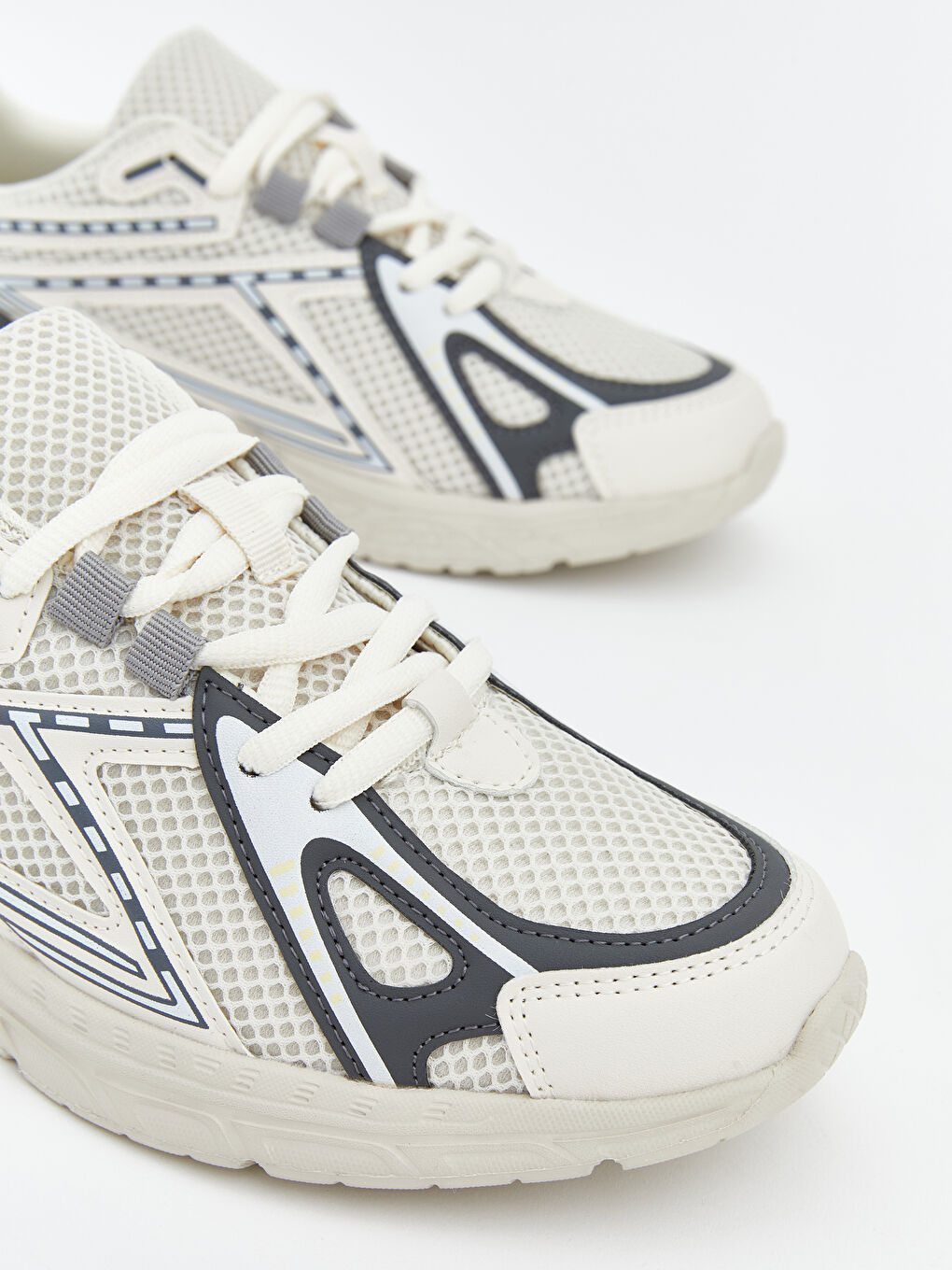 پێڵاوی وەرزشی بێجی کوڕ-2