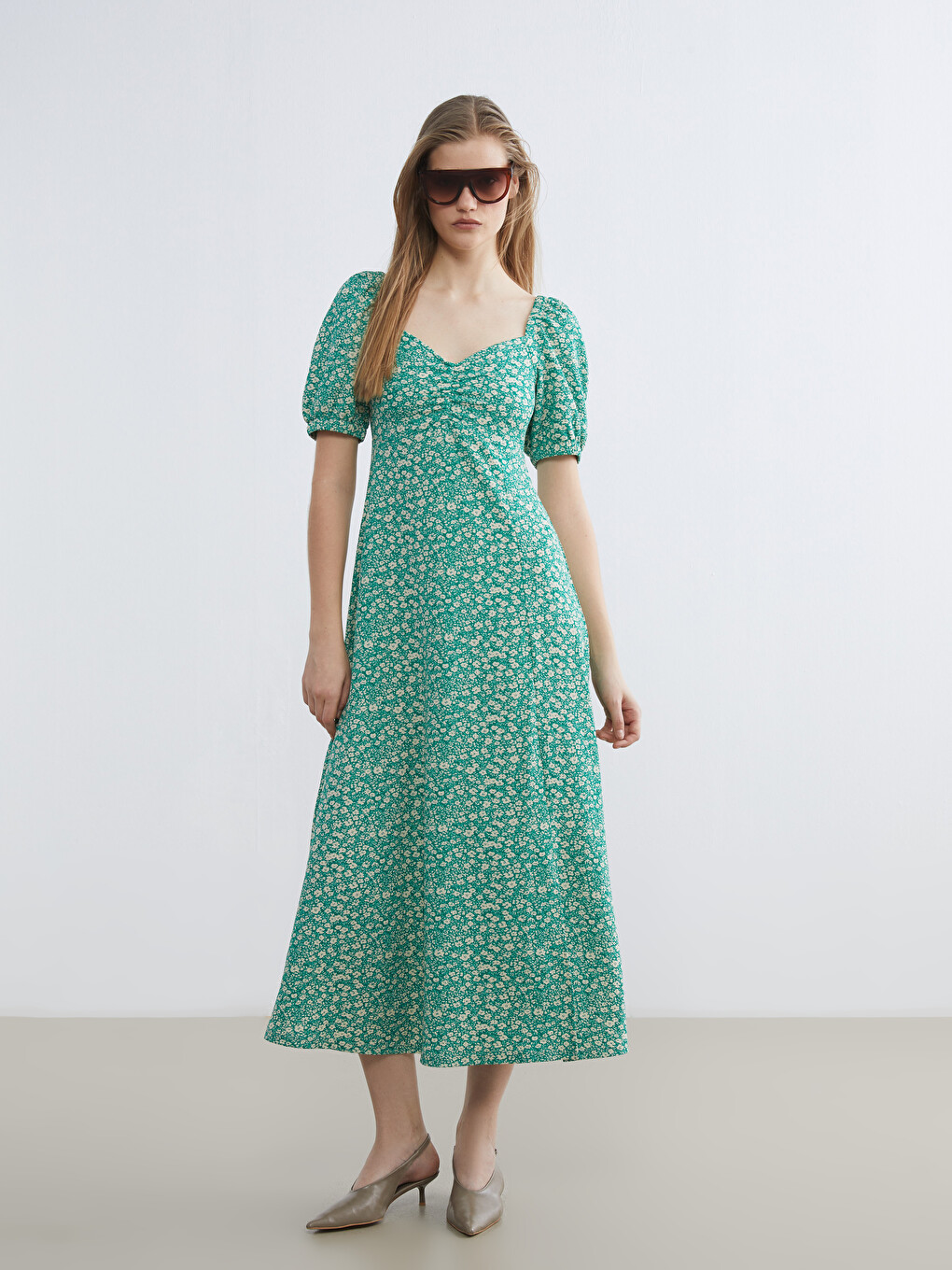 Robe Froncée À Encolure Cœur À Manches Bouffantes Florale
