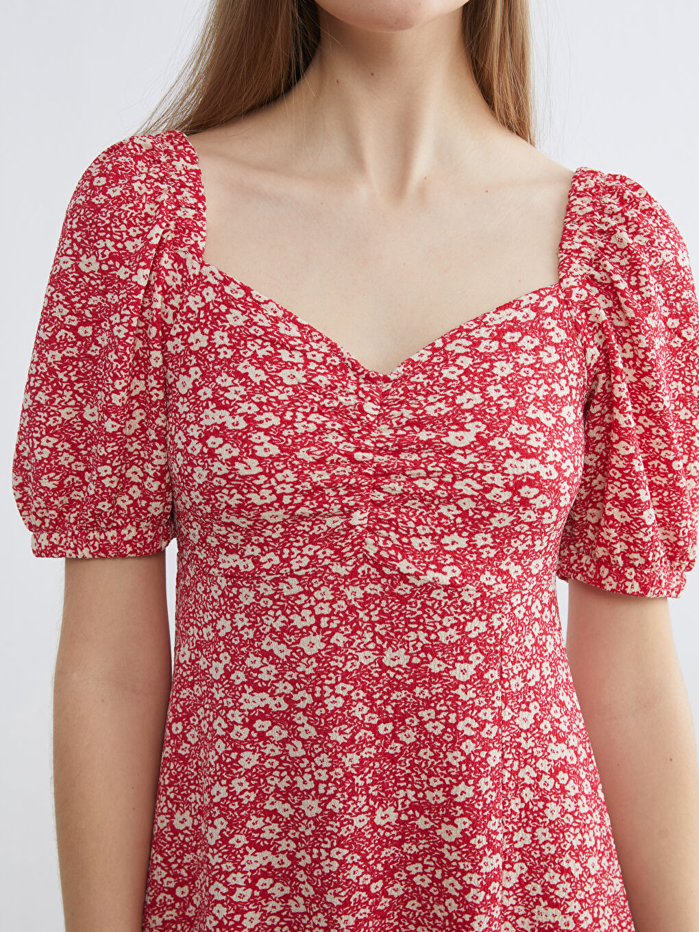 Heart Neckline Floral Dress with Balloon Sleeves and Ruching.-2