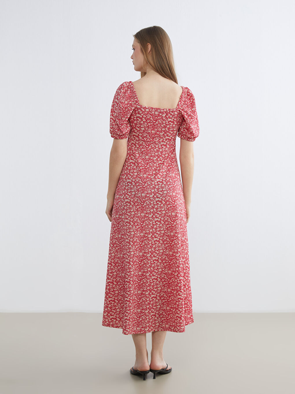 Heart Neckline Floral Dress with Balloon Sleeves and Ruching.-3