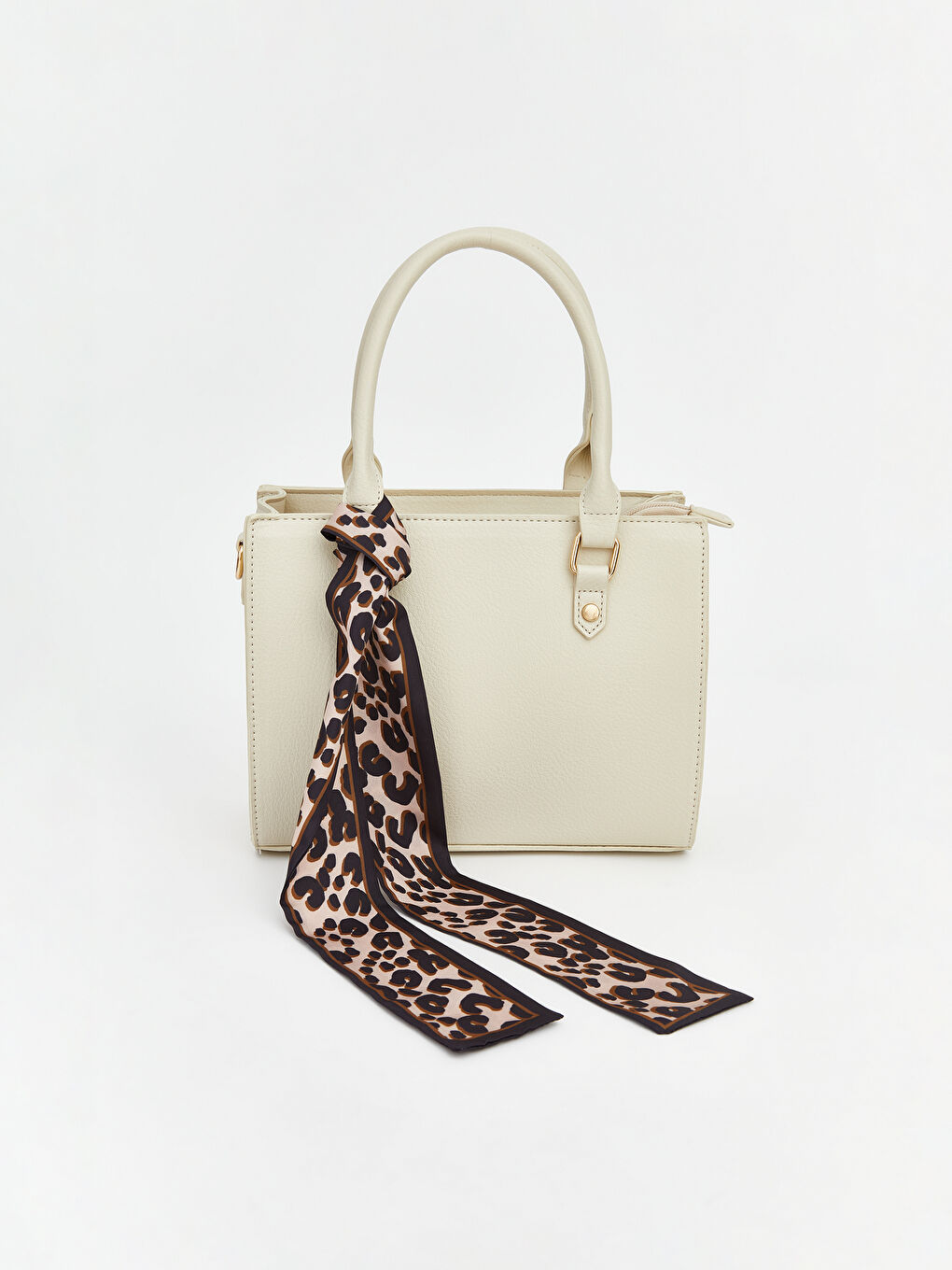 Leather-look shoulder bag for women.