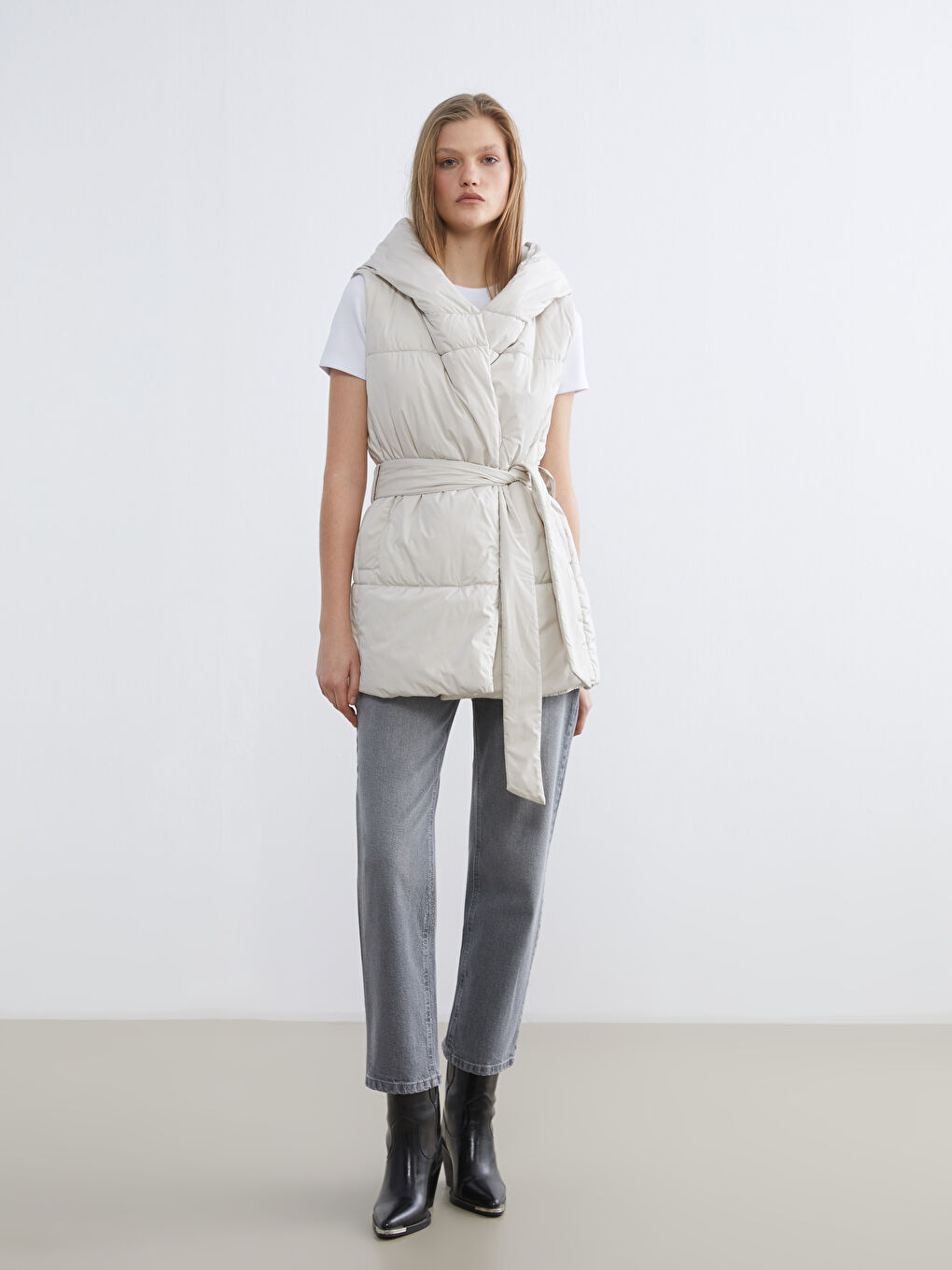 Bej Kapüşonlu Beli Kuşaklı Kadın Şişme Yelek-1