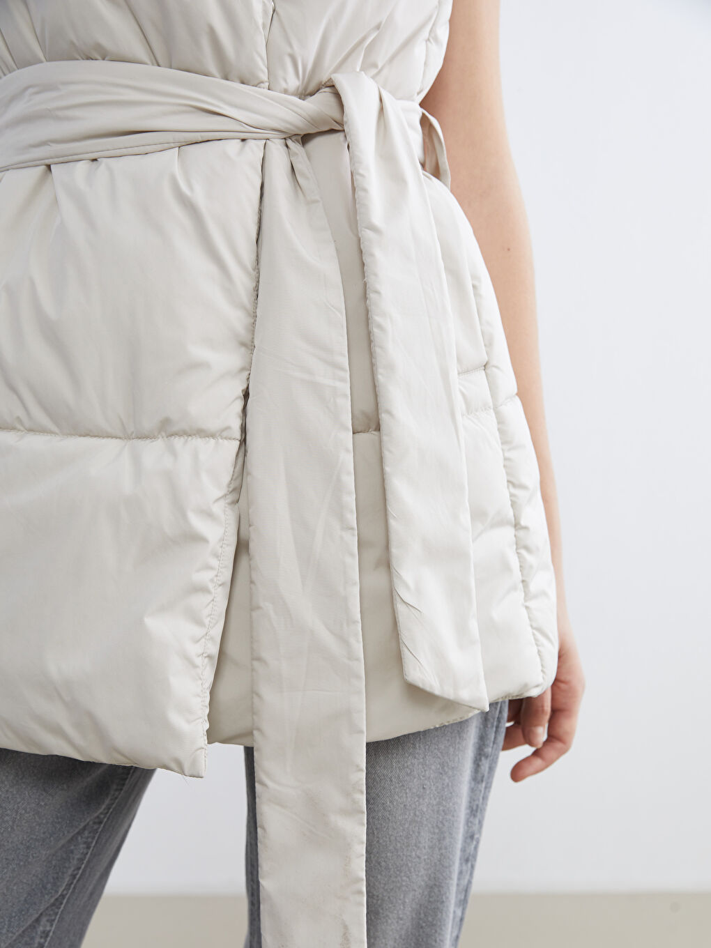 Bej Kapüşonlu Beli Kuşaklı Kadın Şişme Yelek-2