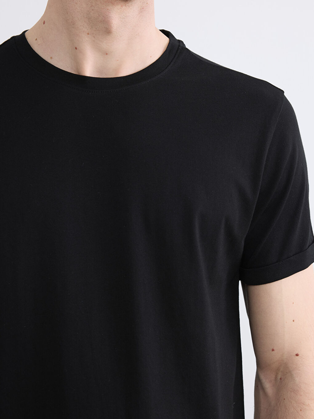 تي شيرت رجالي بقصة ضيقة وياقة دائرية-2