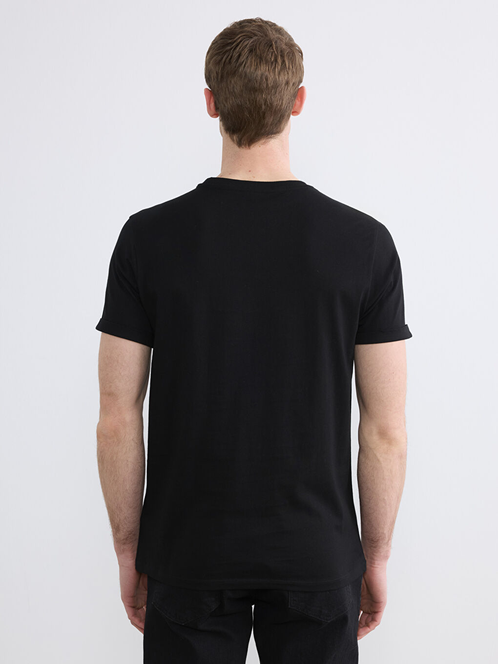 تي شيرت رجالي بقصة ضيقة وياقة دائرية-3