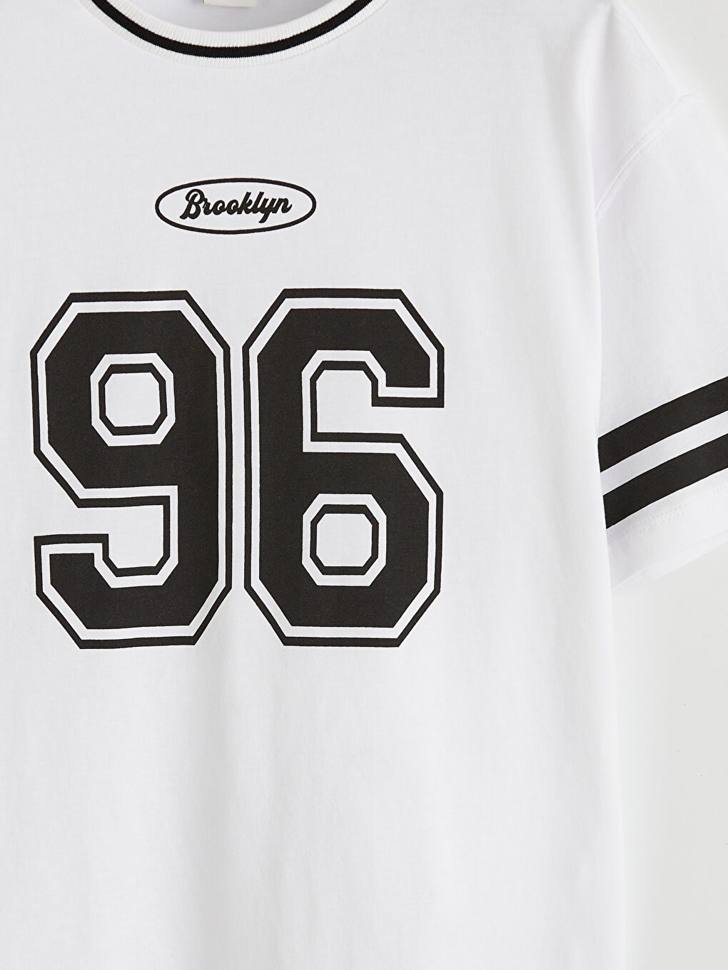 تيشيرت مطبوع للبنات برقبة دائرية-2