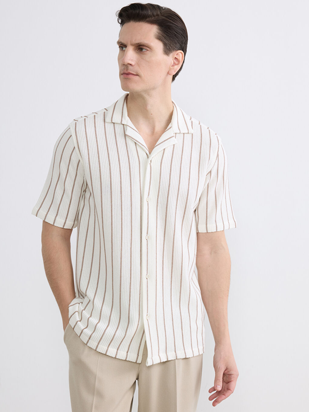 Ekru Regular Fit Resort Yaka Çizgili Erkek Gömlek
