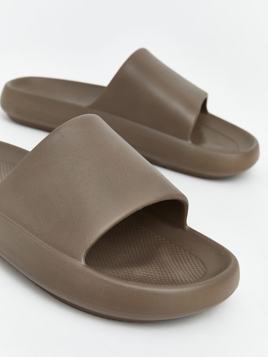 Kahverengi Tek Bantlı Erkek Terlik-2