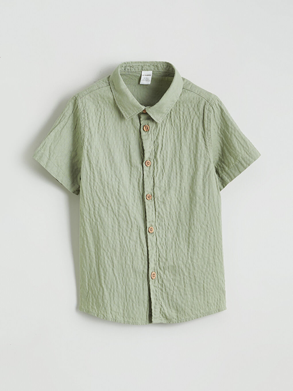 Cămăși texturate pentru tânărul gentleman.