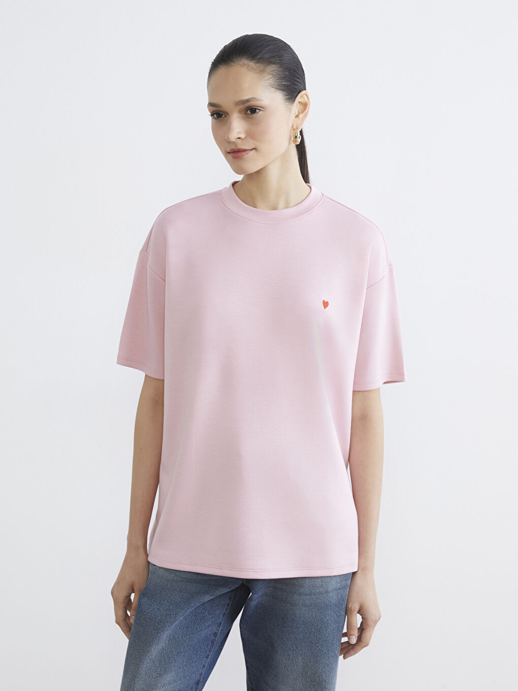 Crew Neck T-shirt with Heart Embroidery