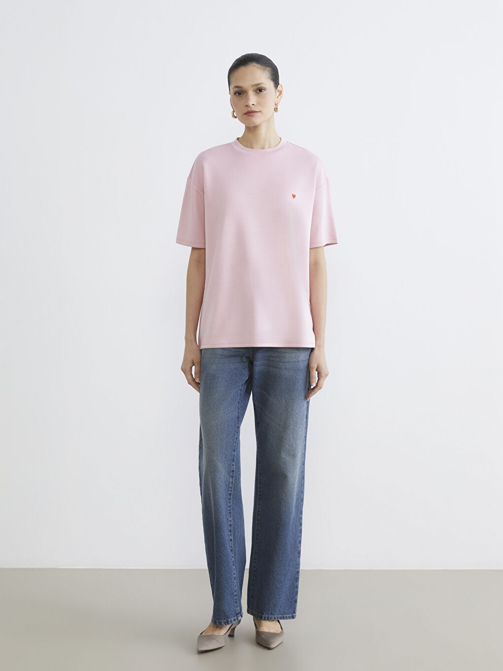 Crew Neck T-shirt with Heart Embroidery-1