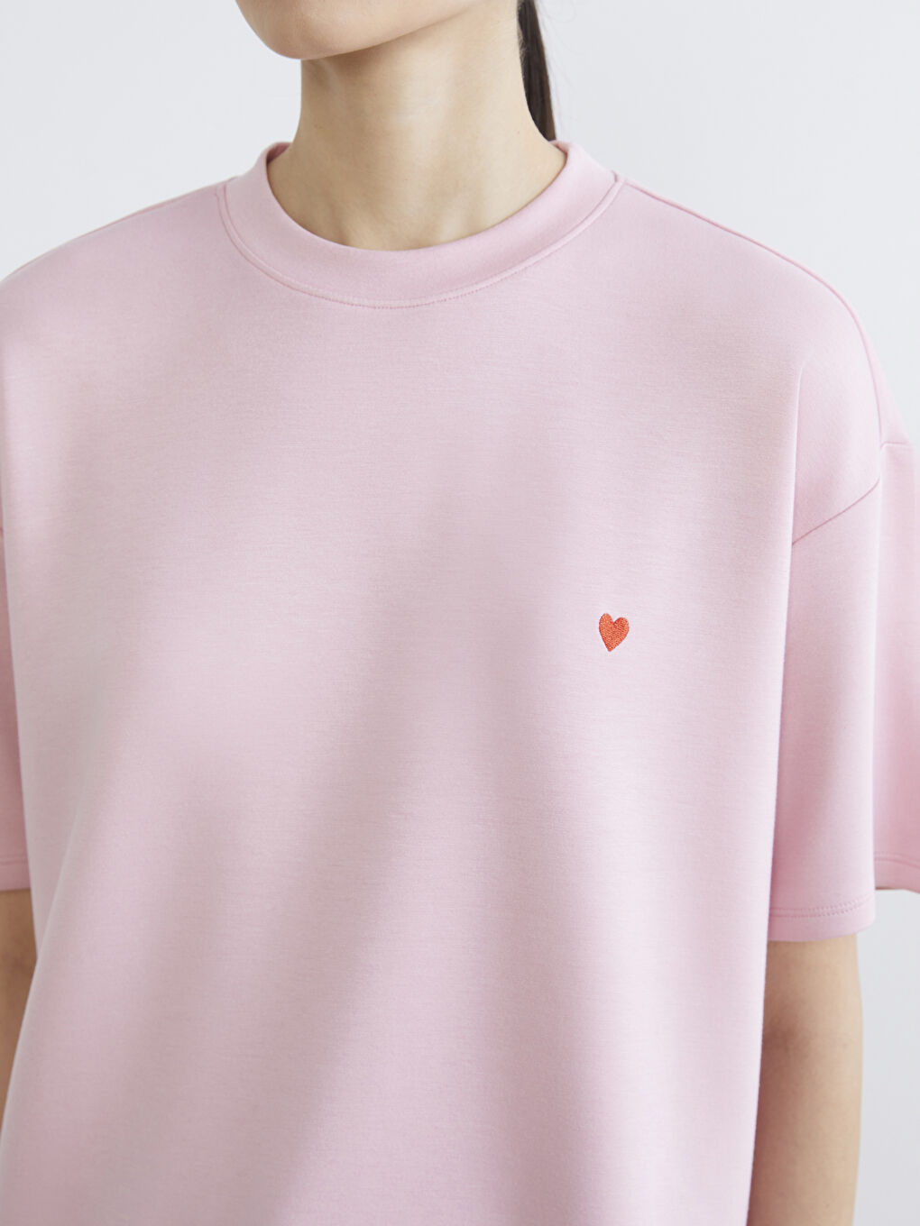 Crew Neck T-shirt with Heart Embroidery-2