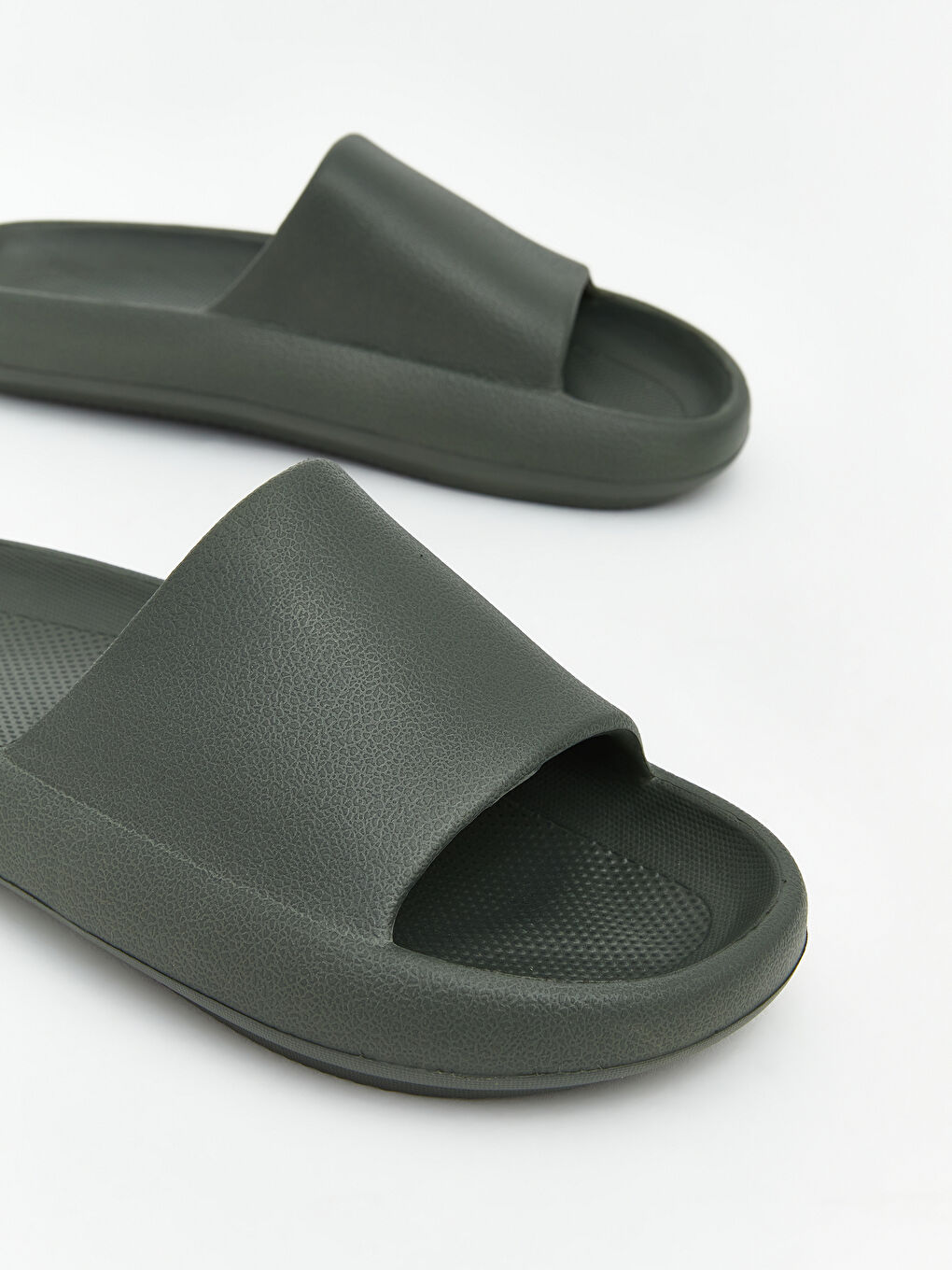 Single Band Men's Slippers-2