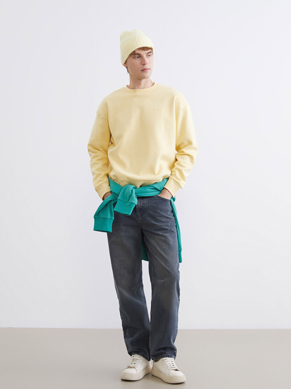 بنطلون جينز رجالي واسع موديل 745