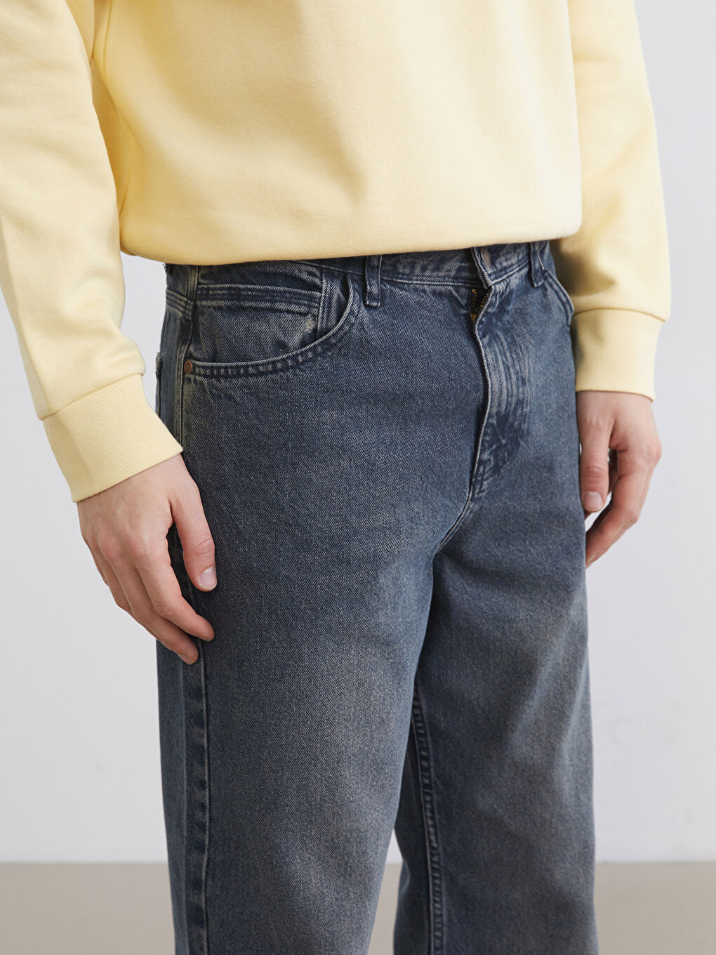 بنطلون جينز رجالي واسع موديل 745-2