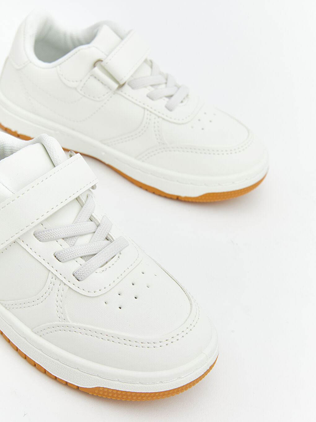 پێڵاوی وەرزشی سپی کوڕی ساوا-2