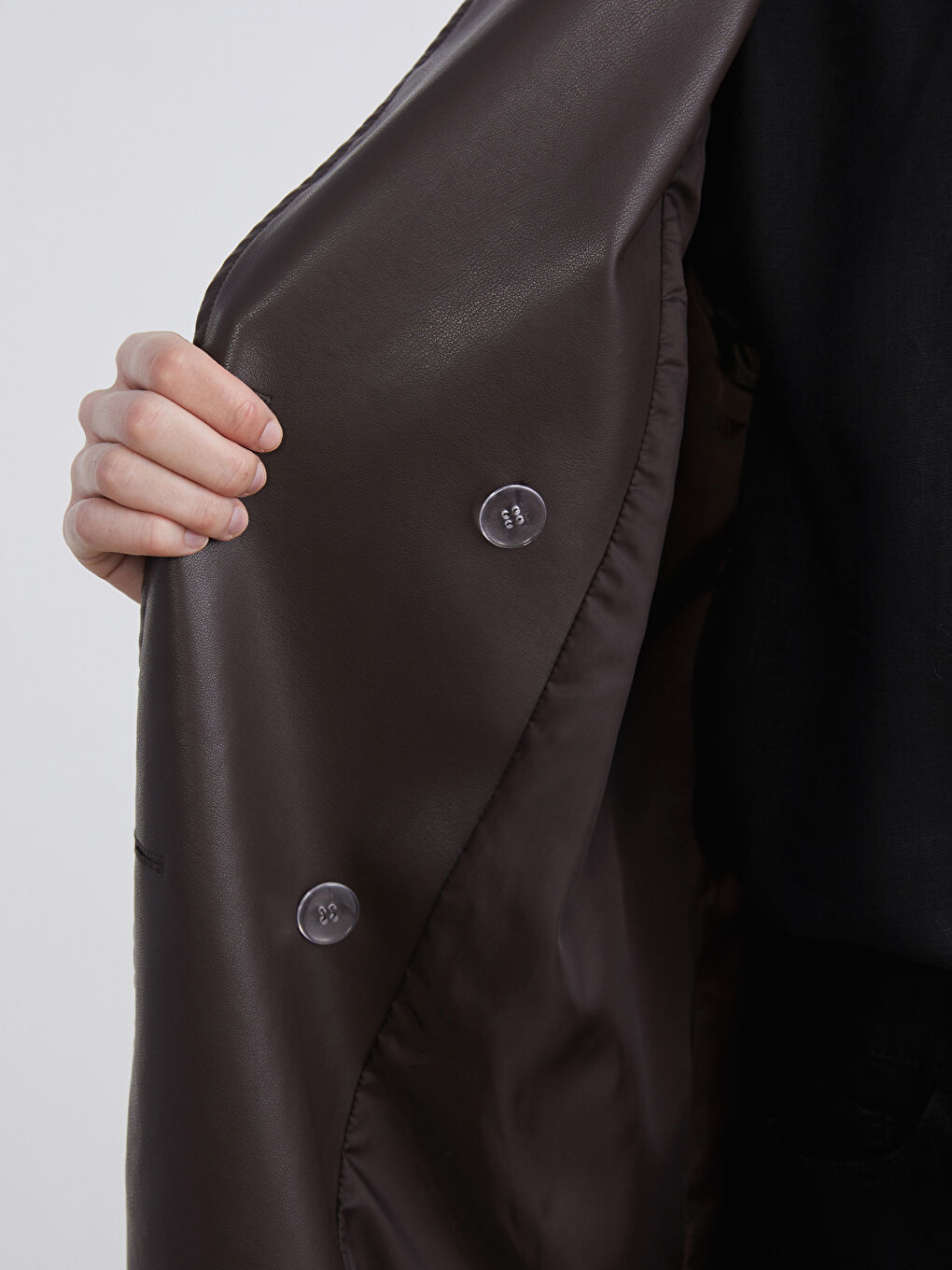 Kahverengi Kruvaze Yaka Deri Görünümlü Kadın Trençkot-2