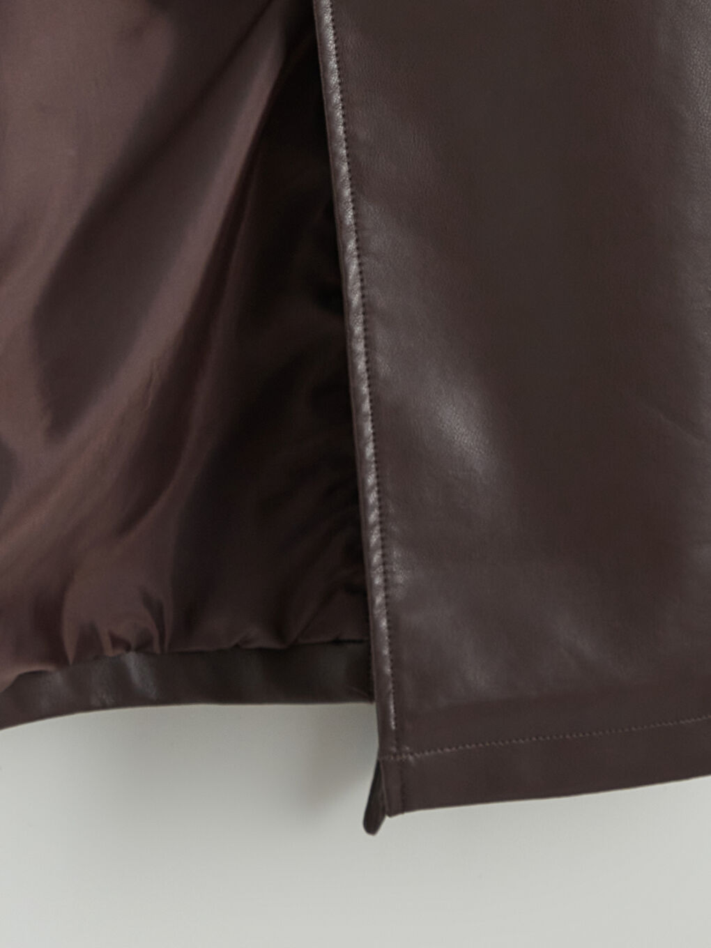 Kahverengi Kruvaze Yaka Deri Görünümlü Kadın Trençkot-5