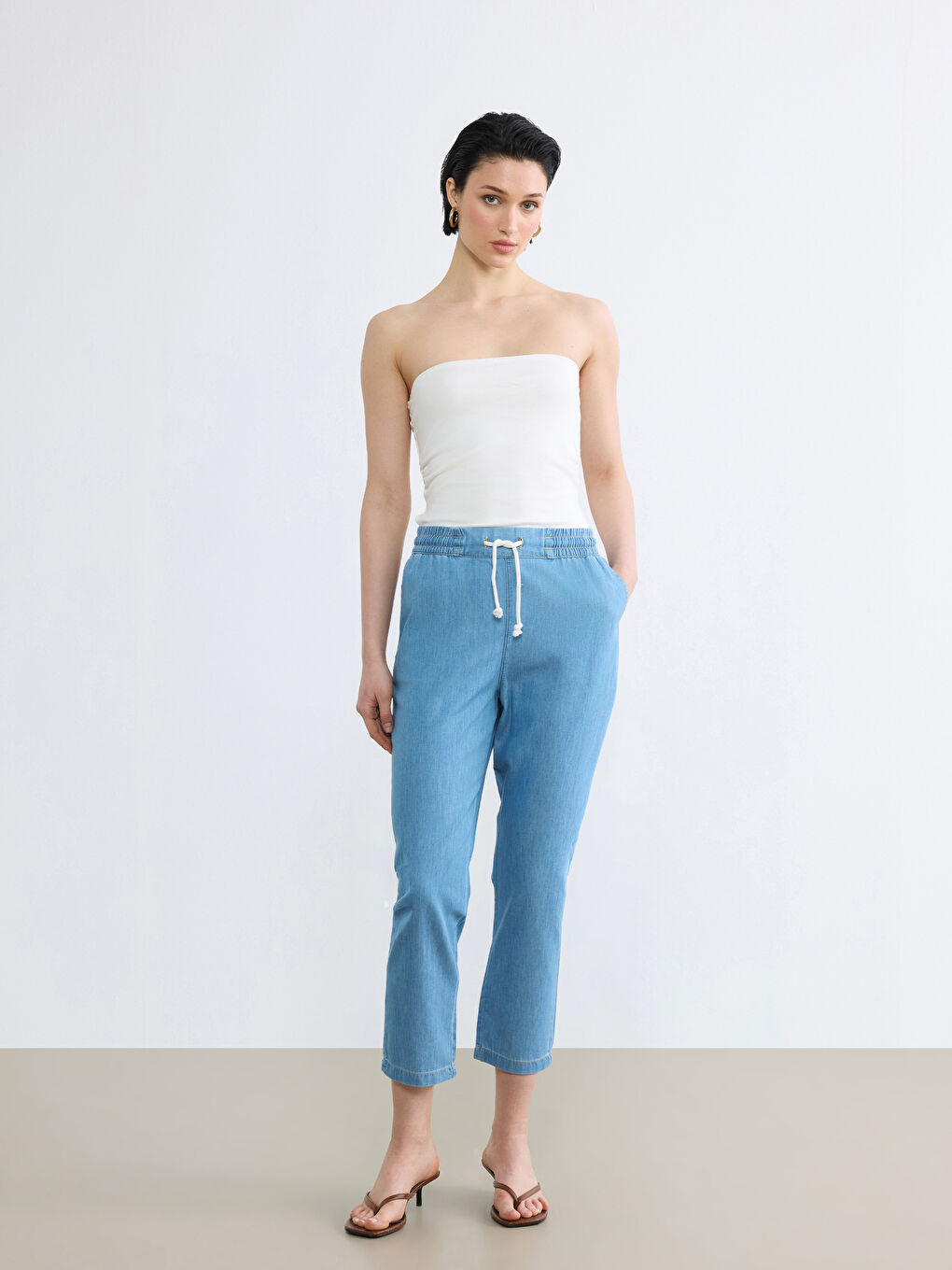 جينز نيلي نساء