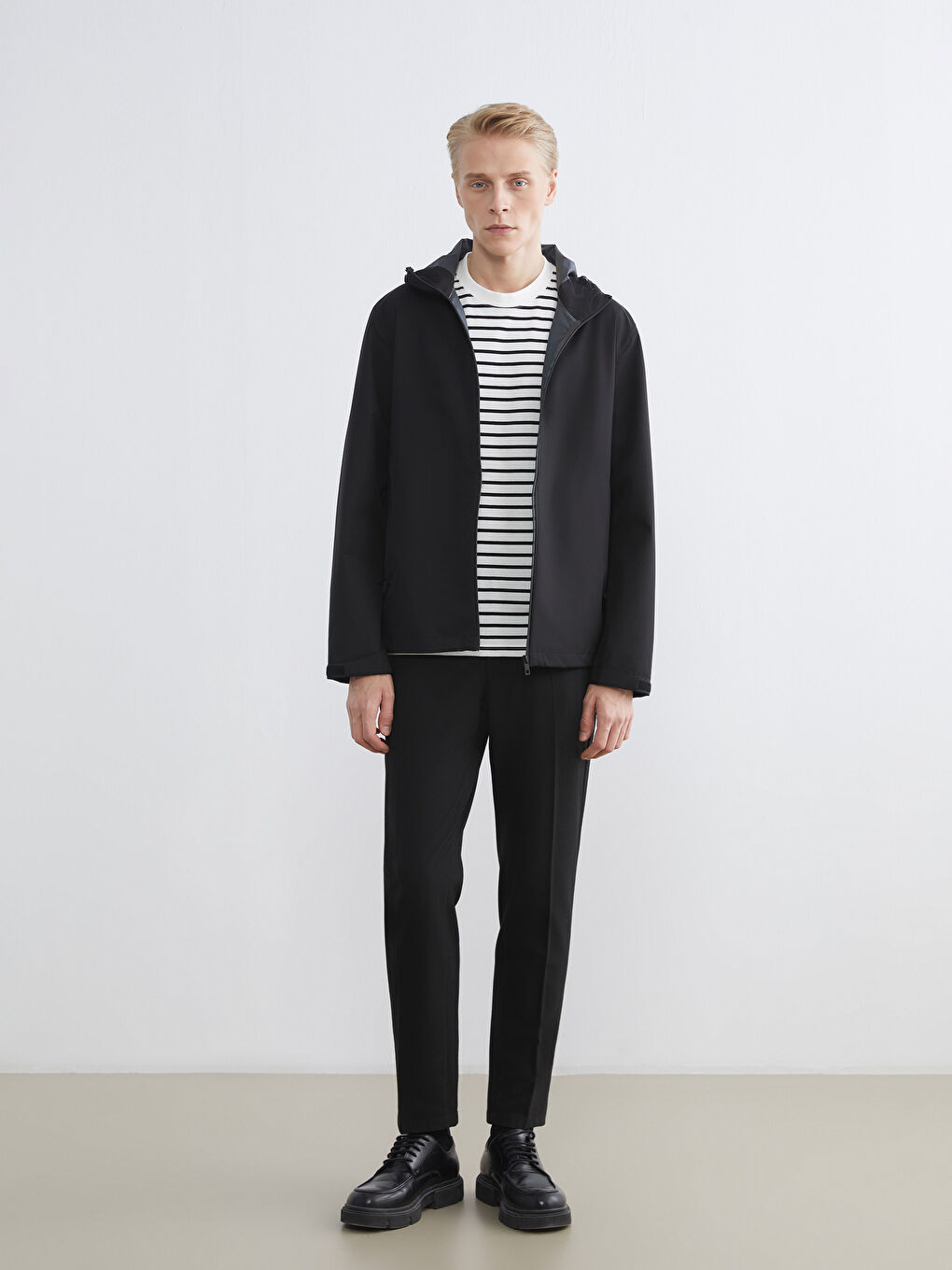 Siyah Standart Kalıp Kapüşonlu Erkek Su Geçirmez Yağmurluk-1