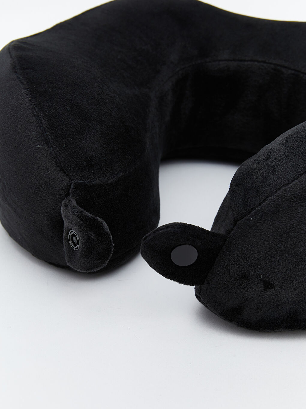 Siyah Pelüş Boyun Yastığı-2