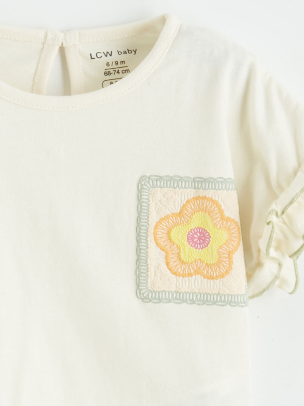 Ekru Bisiklet Yaka Nakışlı Fırfırlı Kız Bebek Tişört-2