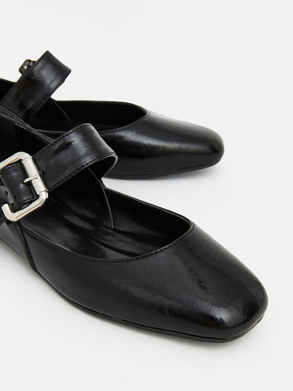 Siyah Kadın Rugan Görünümlü Kare Burunlu Babet-2