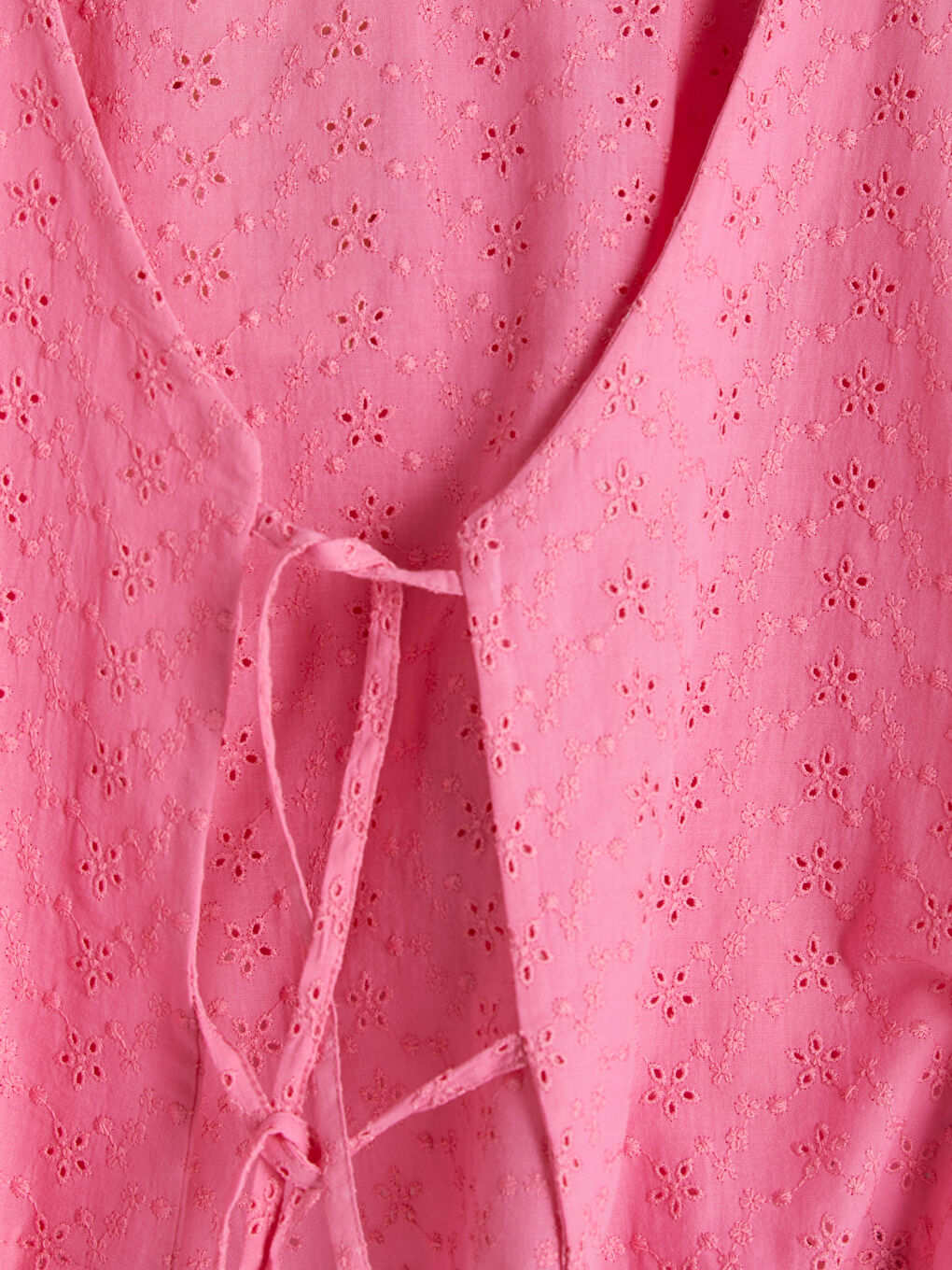 Pembe V Yaka Brode Kadın Şortlu Pijama Takımı-4