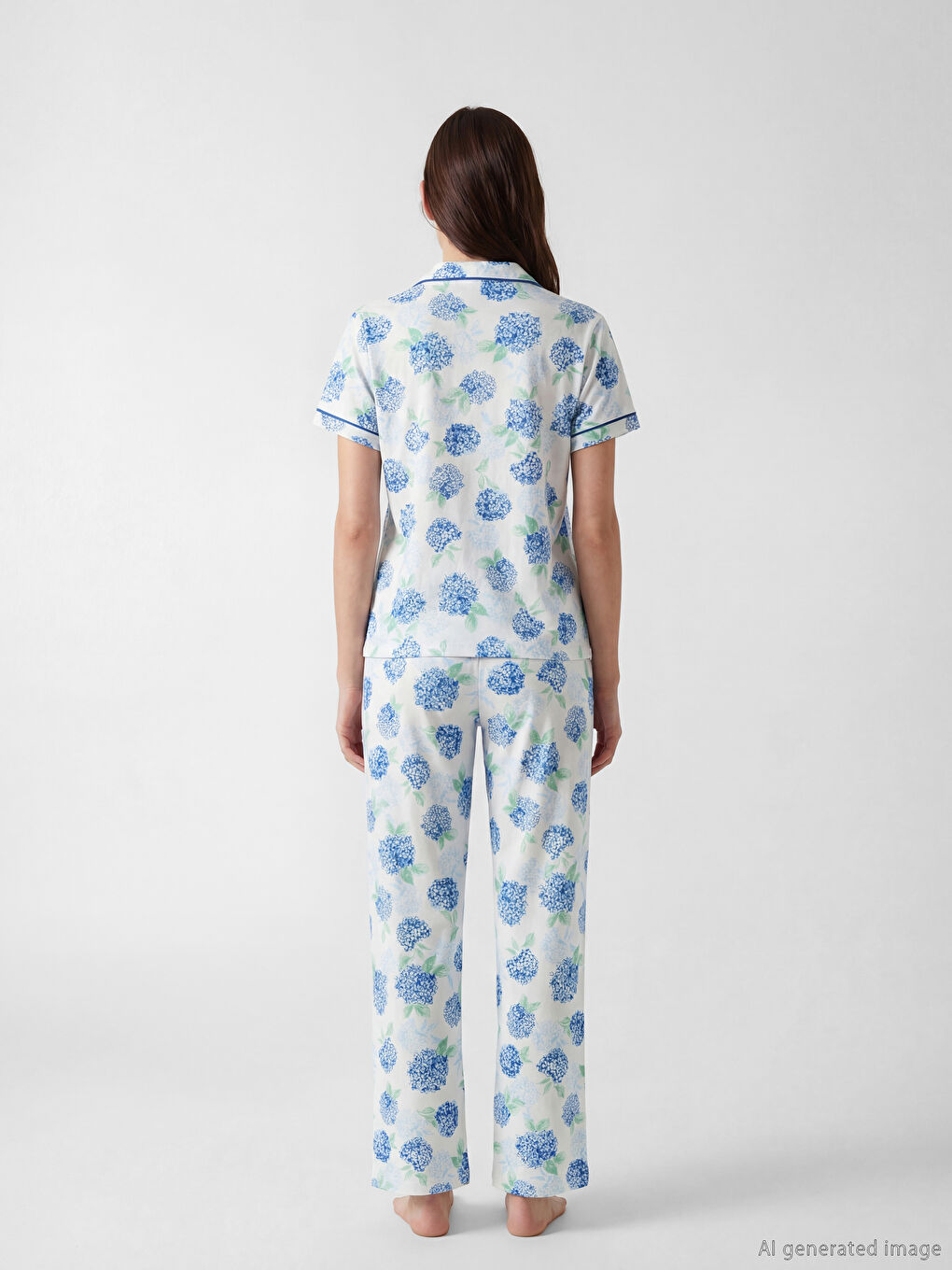 Комплект дамски пижами с яка и флорален десен-3