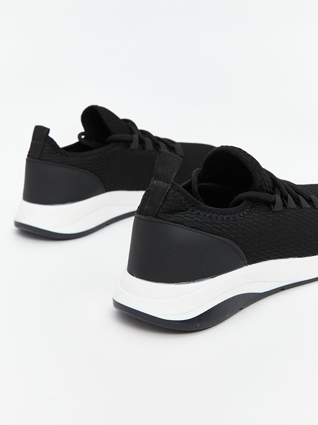 Siyah Bağcıklı File Detaylı Kadın Spor Ayakkabı-4