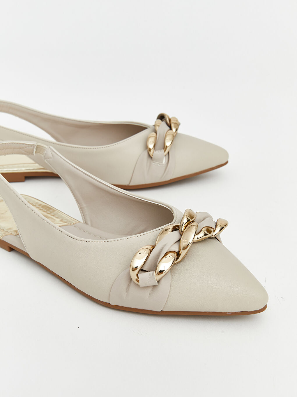 Bej Sivri Burunlu Arkası Açık Zincir Detaylı Babet-2