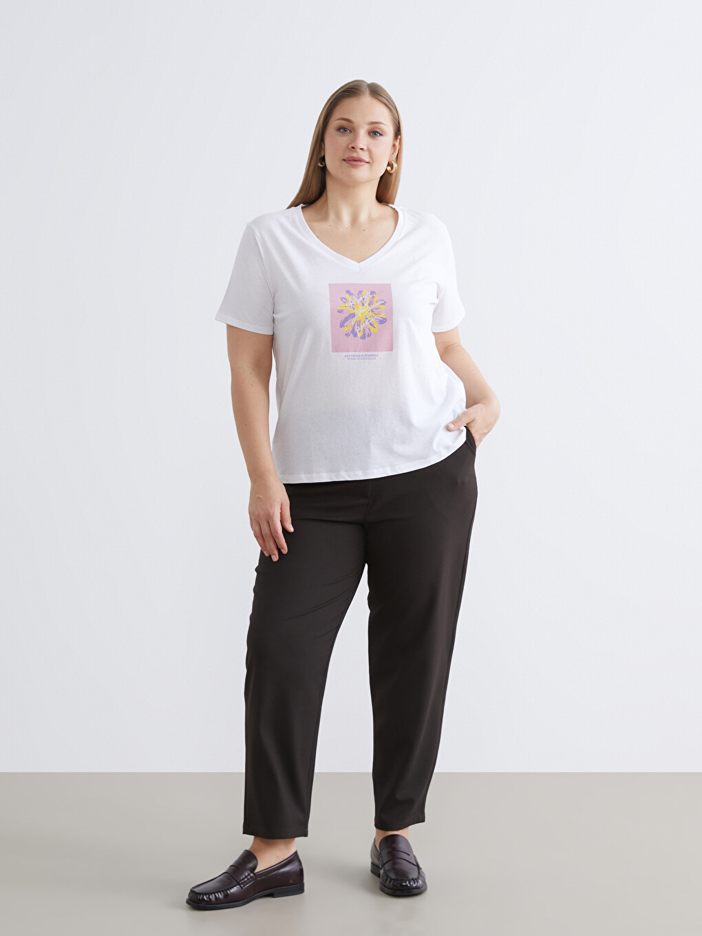 Tricou Imprimat cu Decolteu în V pentru Femei-1