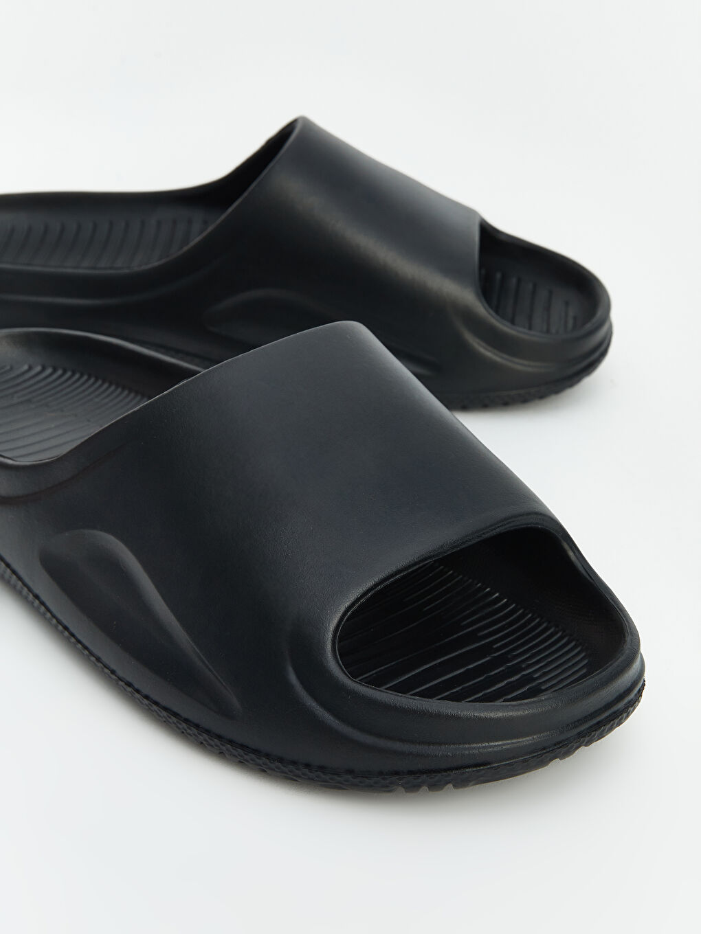 მამაკაცები შავი ჩუსტები-2