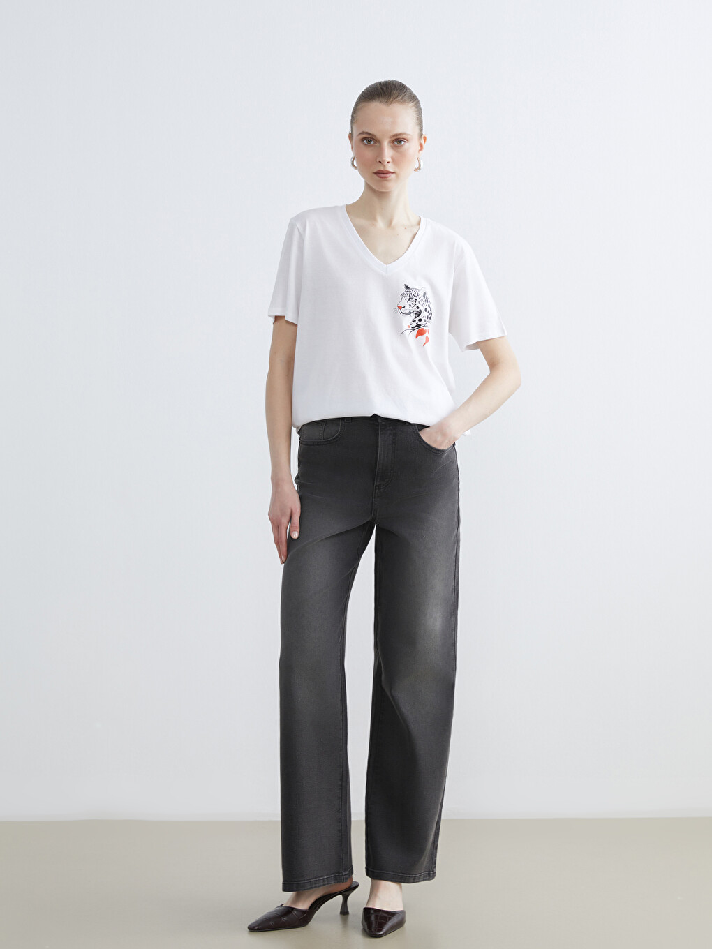 V Neck Printed Women's T-shirt-1