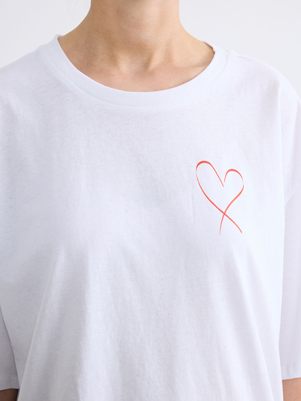 تي شيرت نسائي مطبوع بأوفراسايز وياقة دائرية-1