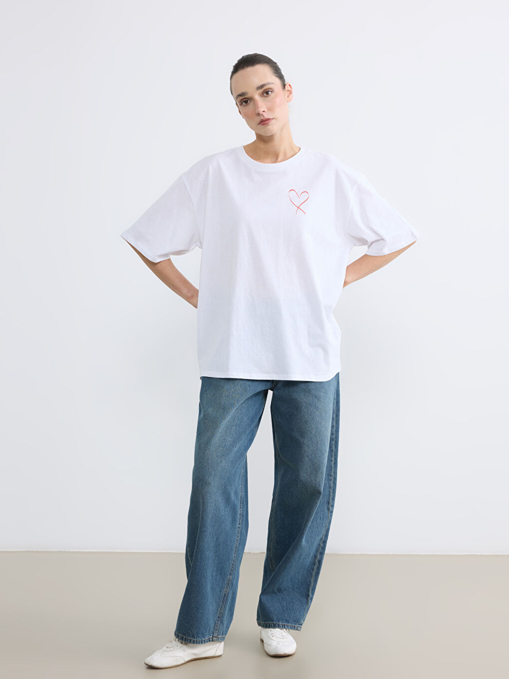 تي شيرت نسائي مطبوع بأوفراسايز وياقة دائرية-2