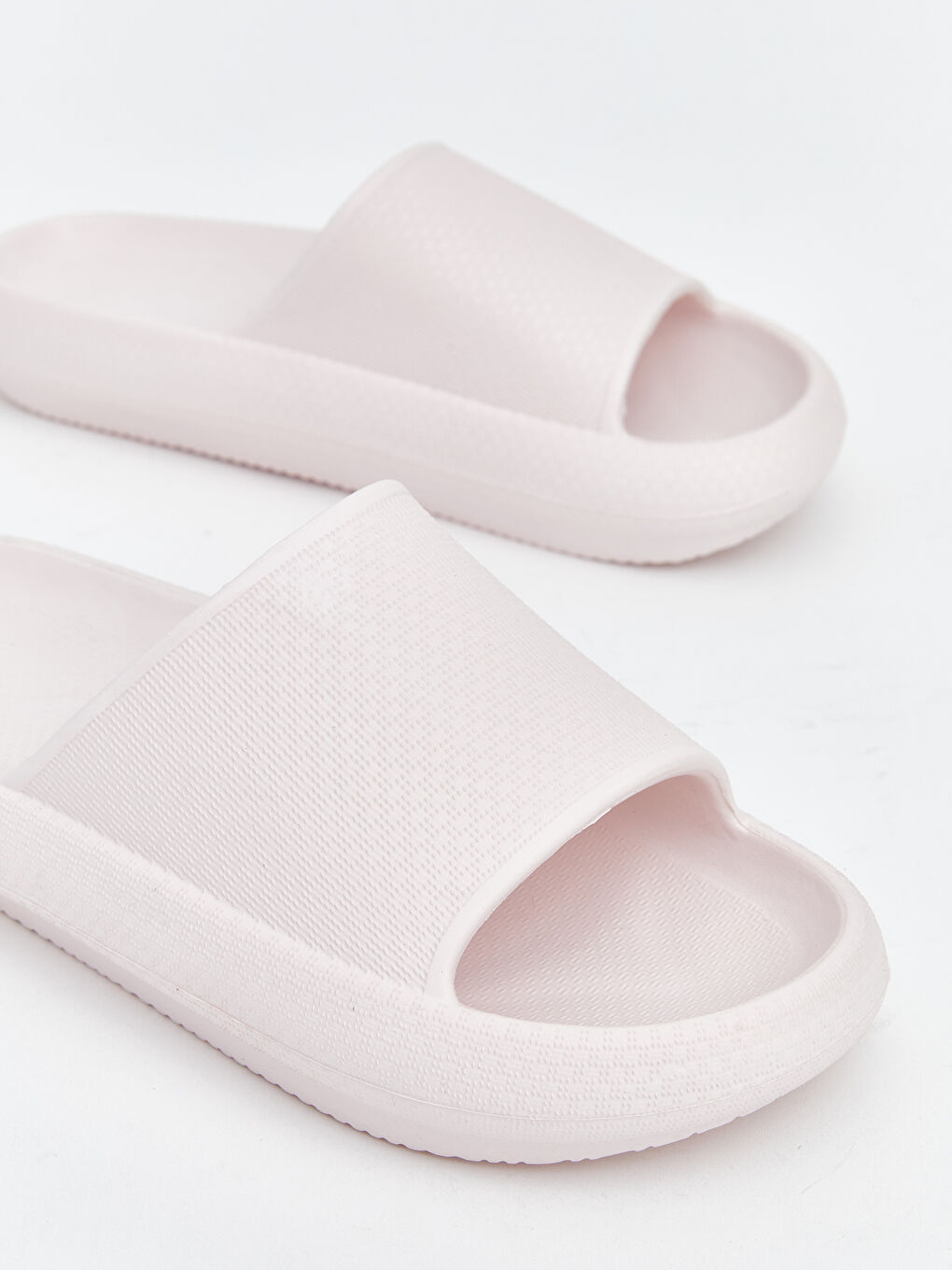 Женские сандалии с одной ремешкой-2