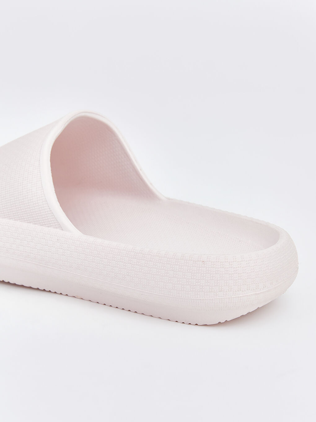 Женские сандалии с одной ремешкой-4