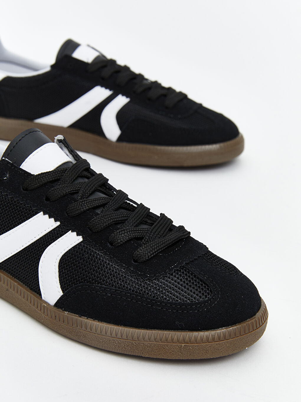 Siyah Bağcıklı Kadın Spor Ayakkabı-2