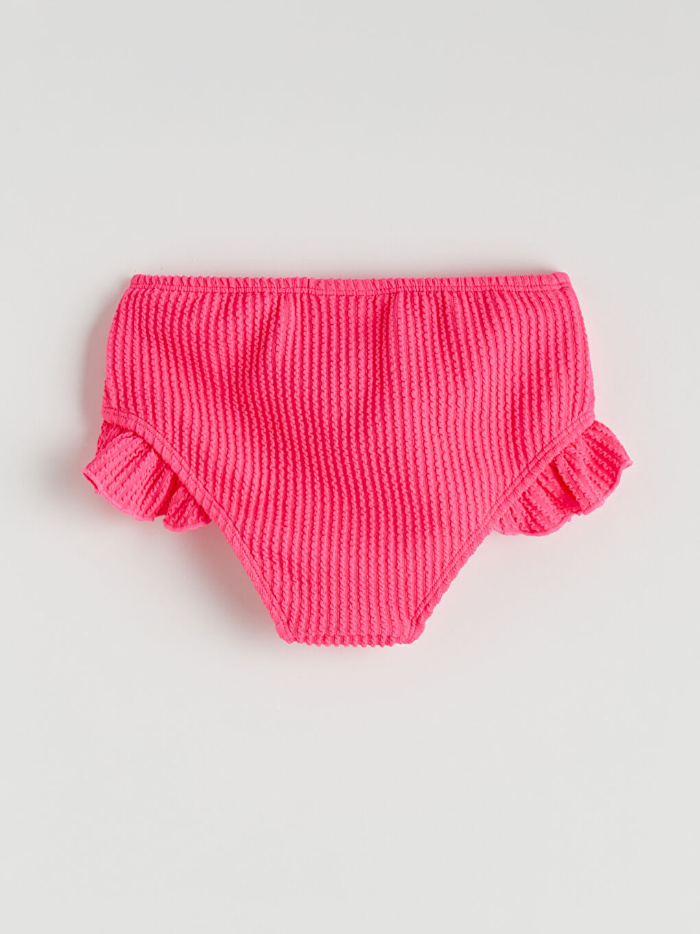 Pembe Kalp Detaylı Fırfırlı Kız Çocuk Bikini-4