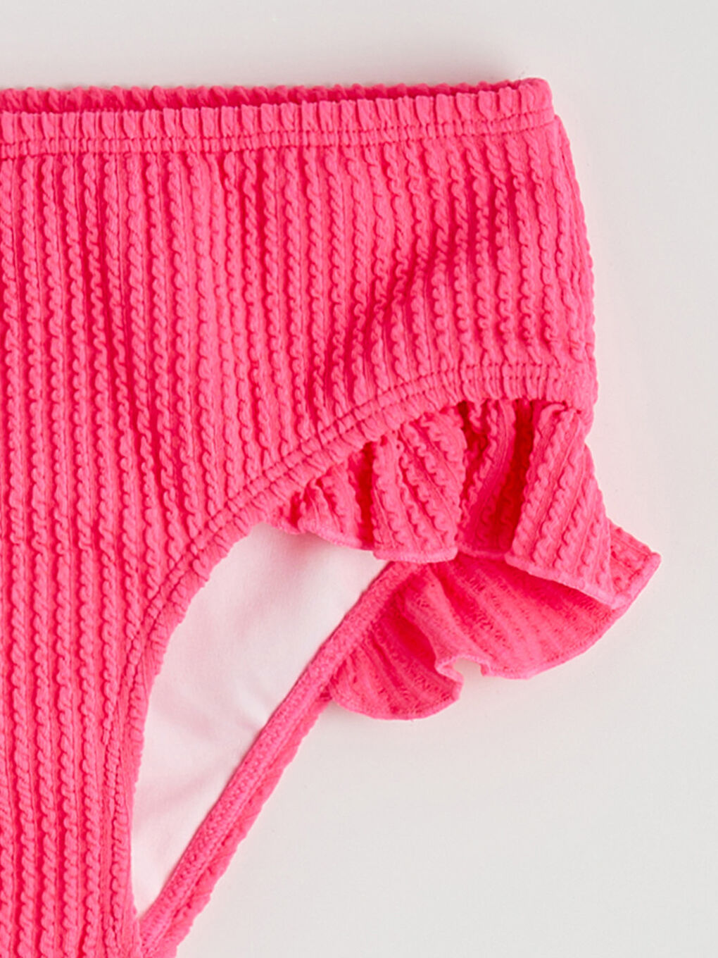 Pembe Kalp Detaylı Fırfırlı Kız Çocuk Bikini-6