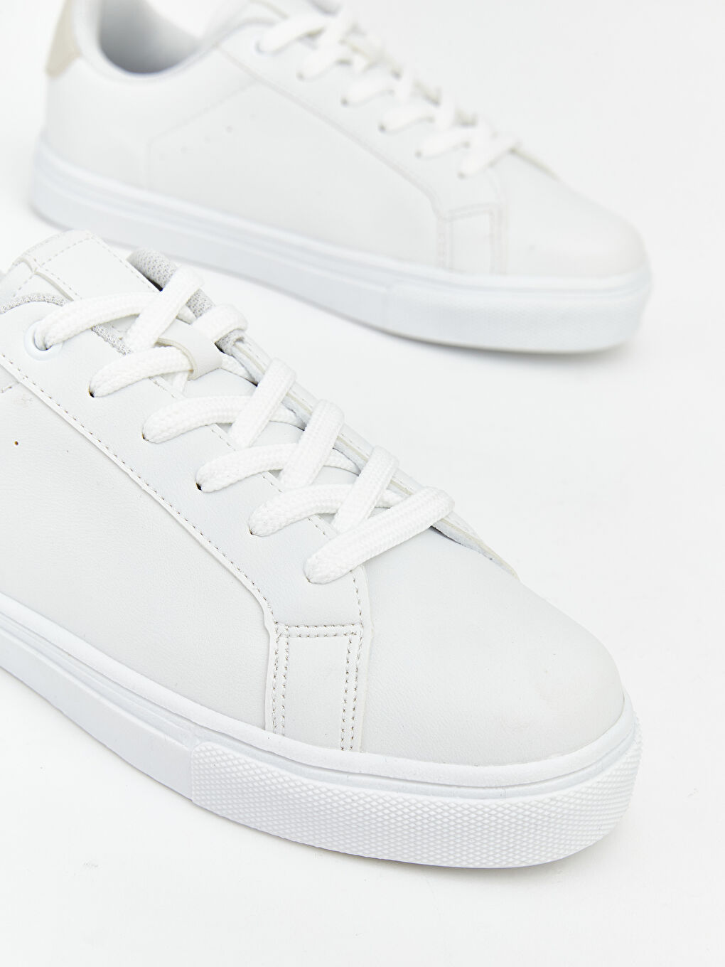 Beyaz Bağcıklı Düz Tabanlı Kadın Sneaker Ayakkabı-2