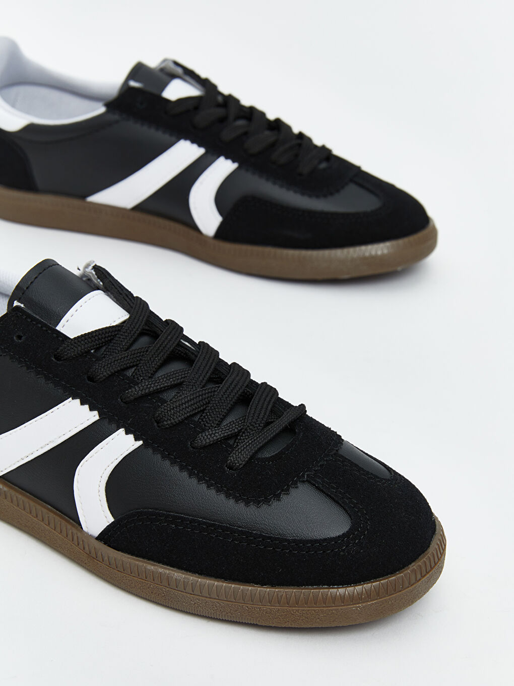 Siyah Süet Görünümlü Kadın Spor Ayakkabı-2