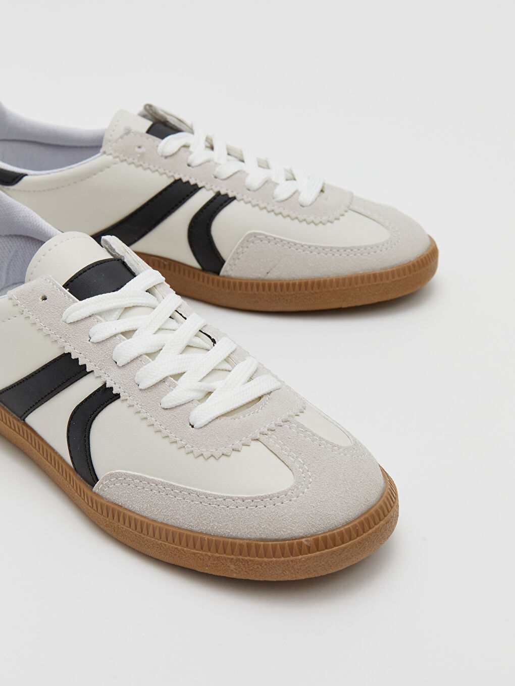 Beyaz Süet Görünümlü Kadın Spor Ayakkabı-2