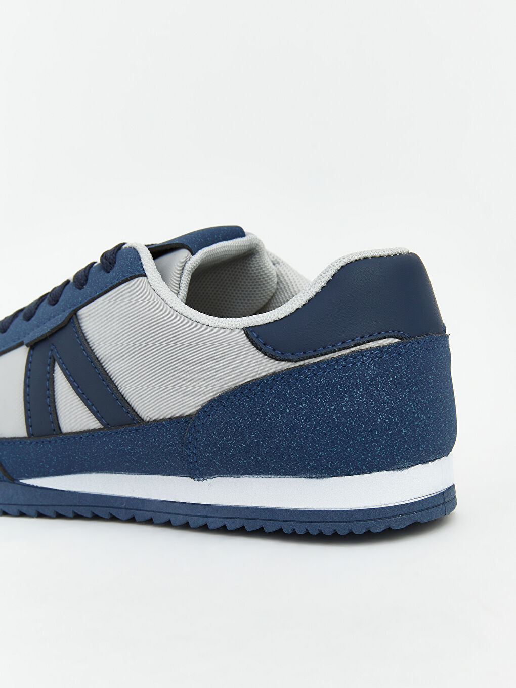 پێڵاوی وەرزشی بێجی کوڕ-4