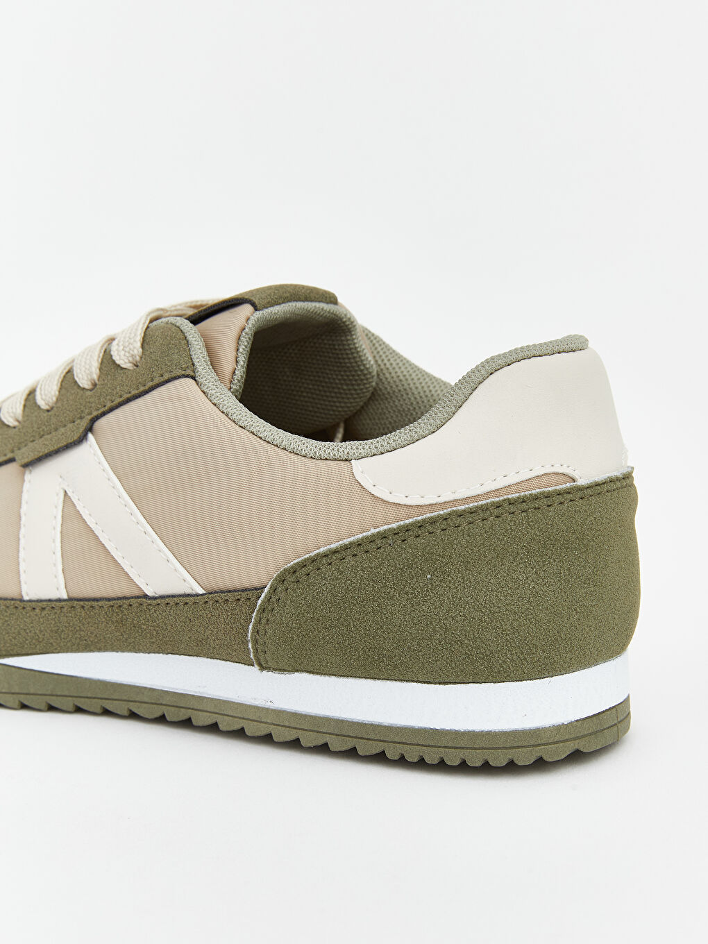 پێڵاوی وەرزشی خاكی کوڕ-4