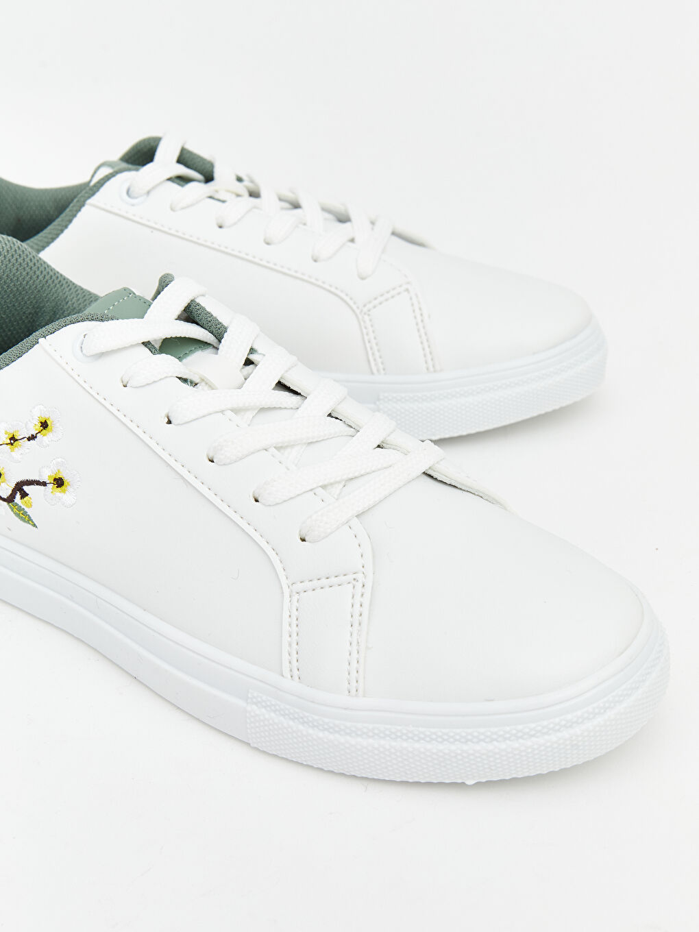 Beyaz Deri Görünümlü Kadın Spor Ayakkabı-2