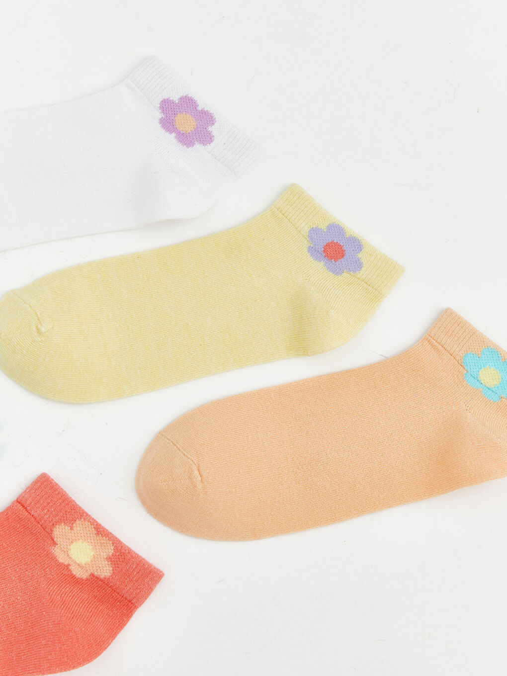 شرابات بناتي قصيرة بنقشة ورد - طقم 5 قطع-1